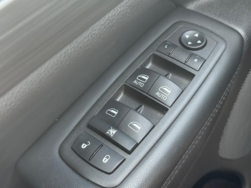Jeep Grand Cherokee WK Vehicle Image 21