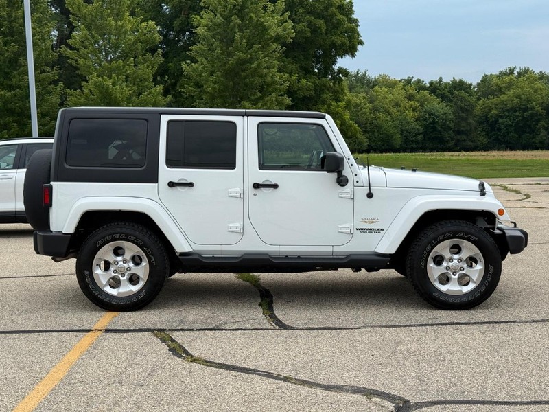 Jeep Wrangler Unlimited Vehicle Image 2
