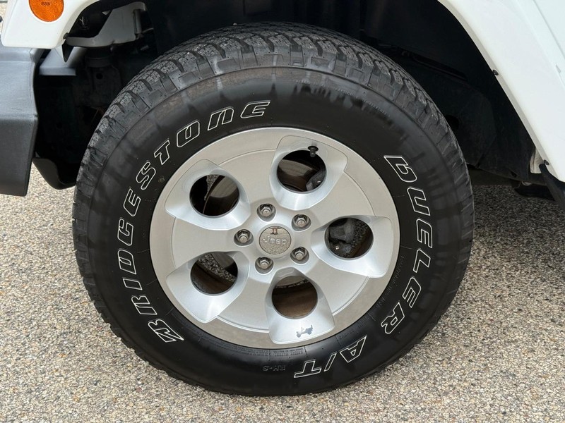Jeep Wrangler Unlimited Vehicle Image 8