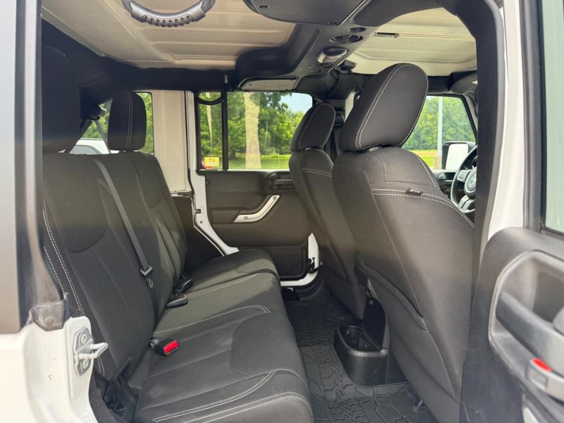 Jeep Wrangler Unlimited Vehicle Image 11