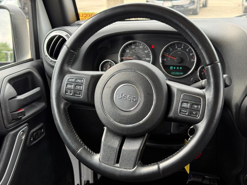 Jeep Wrangler Unlimited Vehicle Image 14