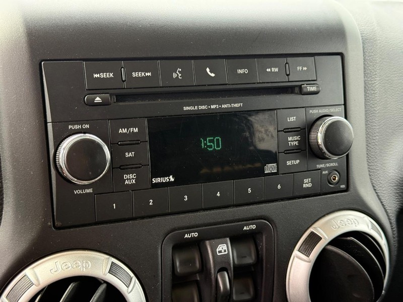 Jeep Wrangler Unlimited Vehicle Image 17