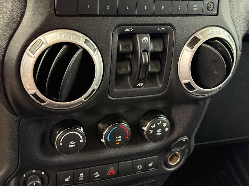 Jeep Wrangler Unlimited Vehicle Image 18