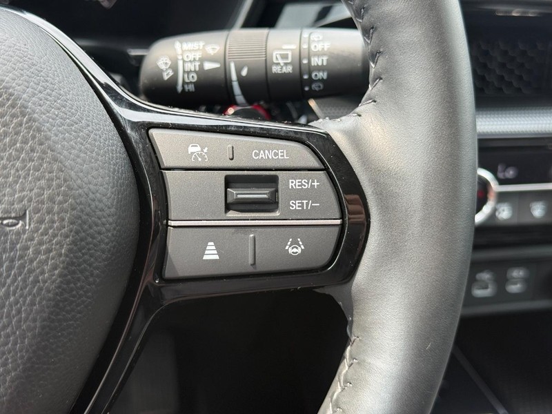 Honda CR-V Vehicle Image 16