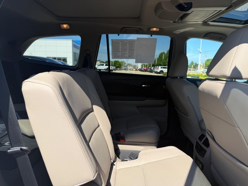 Honda Pilot Vehicle Full-screen Gallery Image 10