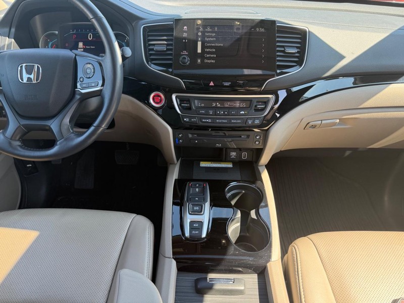 Honda Pilot Vehicle Full-screen Gallery Image 11