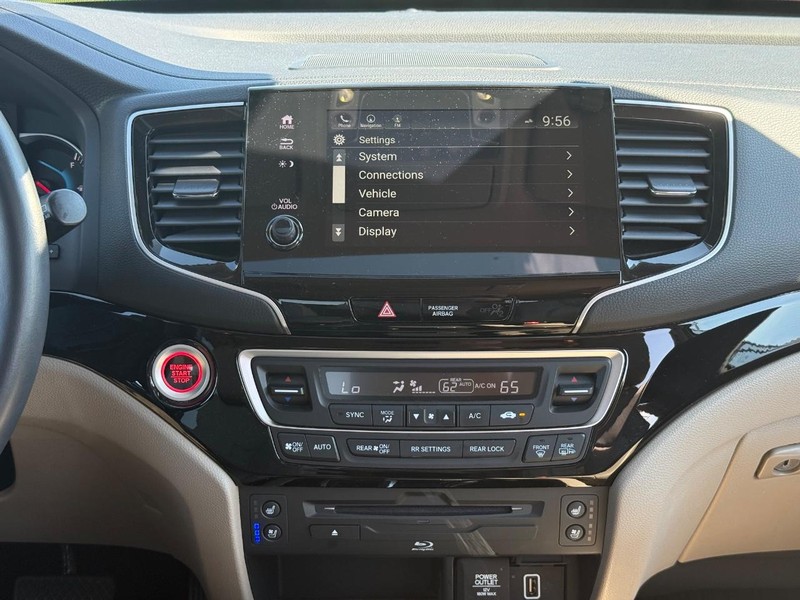 Honda Pilot Vehicle Full-screen Gallery Image 12