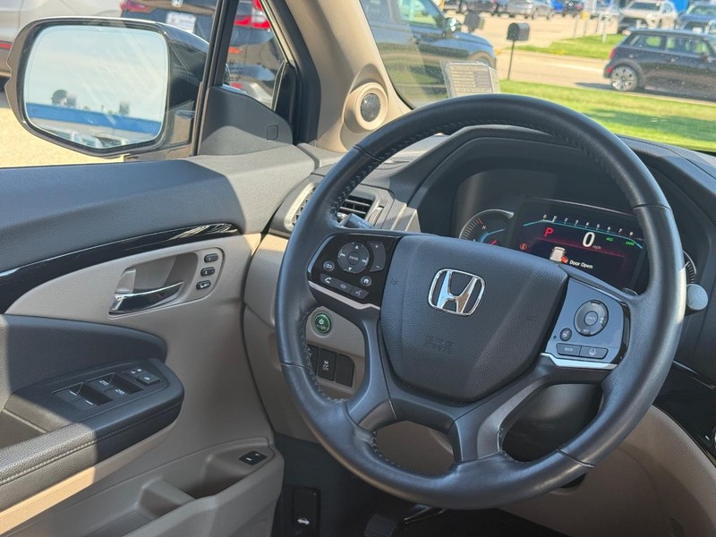 Honda Pilot Vehicle Full-screen Gallery Image 14