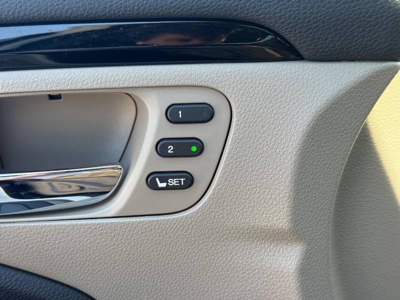 Honda Pilot Vehicle Full-screen Gallery Image 16