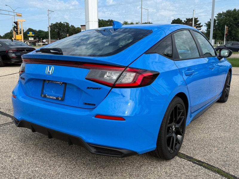 Honda Civic Hatchback Hybrid Vehicle Image 3