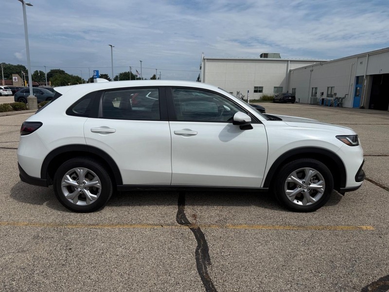 Honda HR-V Vehicle Full-screen Gallery Image 02