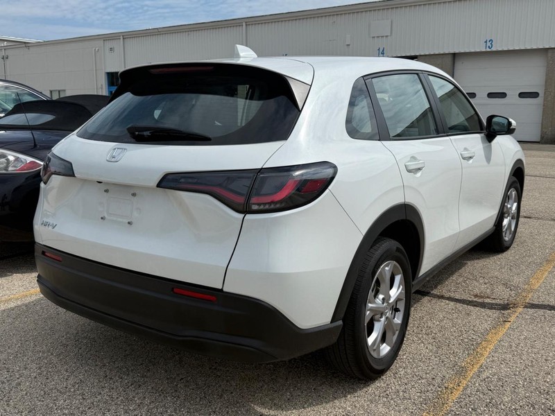Honda HR-V Vehicle Full-screen Gallery Image 03