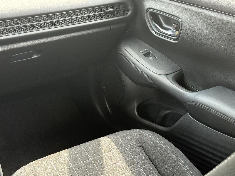 Honda HR-V Vehicle Full-screen Gallery Image 12