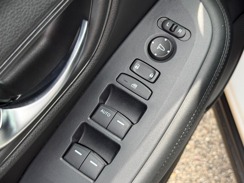 Honda HR-V Vehicle Full-screen Gallery Image 17