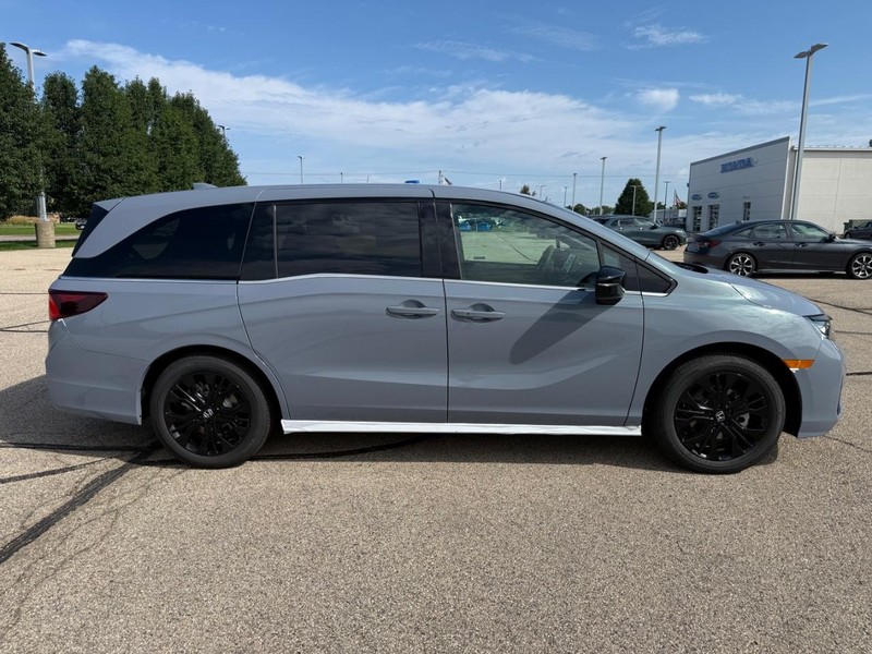 Honda Odyssey Vehicle Image 2