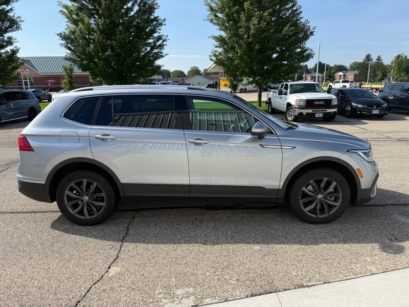 Volkswagen Tiguan Vehicle Image 2