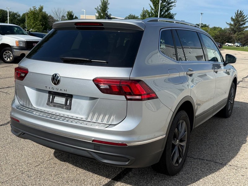 Volkswagen Tiguan Vehicle Image 3