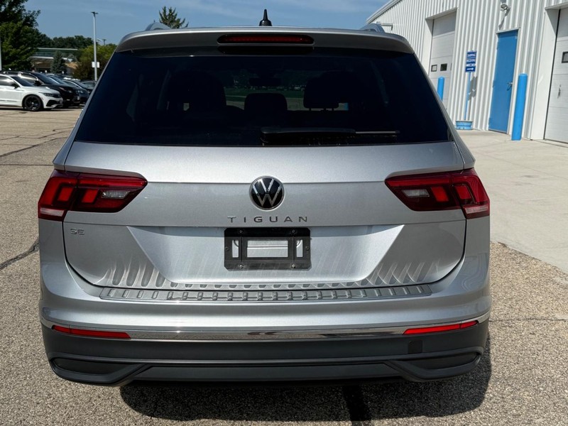 Volkswagen Tiguan Vehicle Image 4