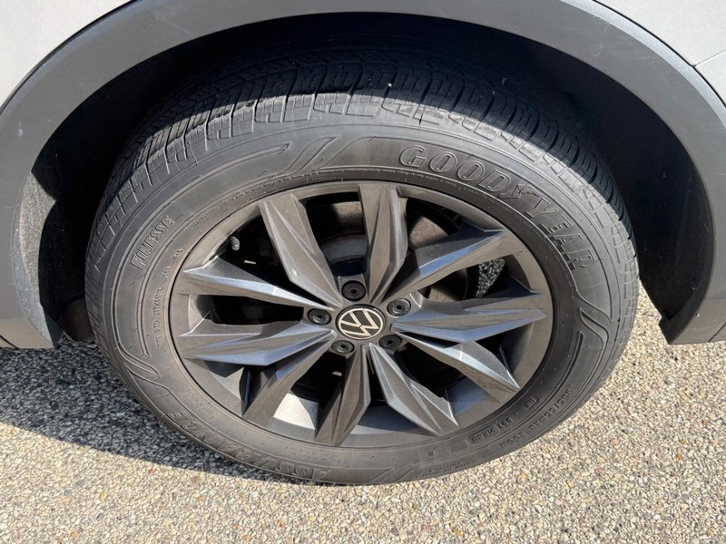 Volkswagen Tiguan Vehicle Image 7