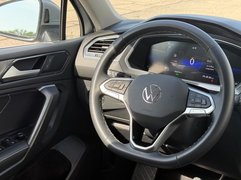 Volkswagen Tiguan Vehicle Image 14