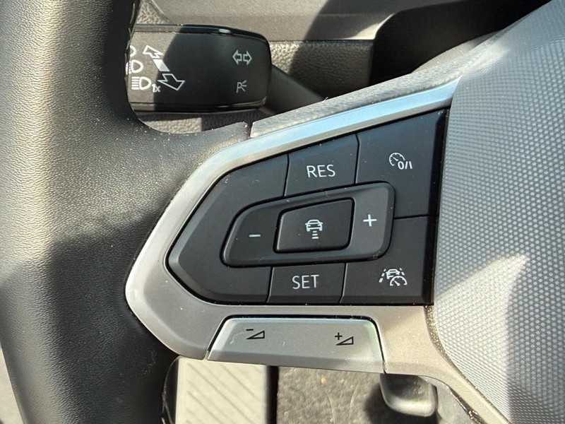 Volkswagen Tiguan Vehicle Image 16