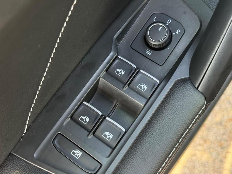 Volkswagen Tiguan Vehicle Image 21