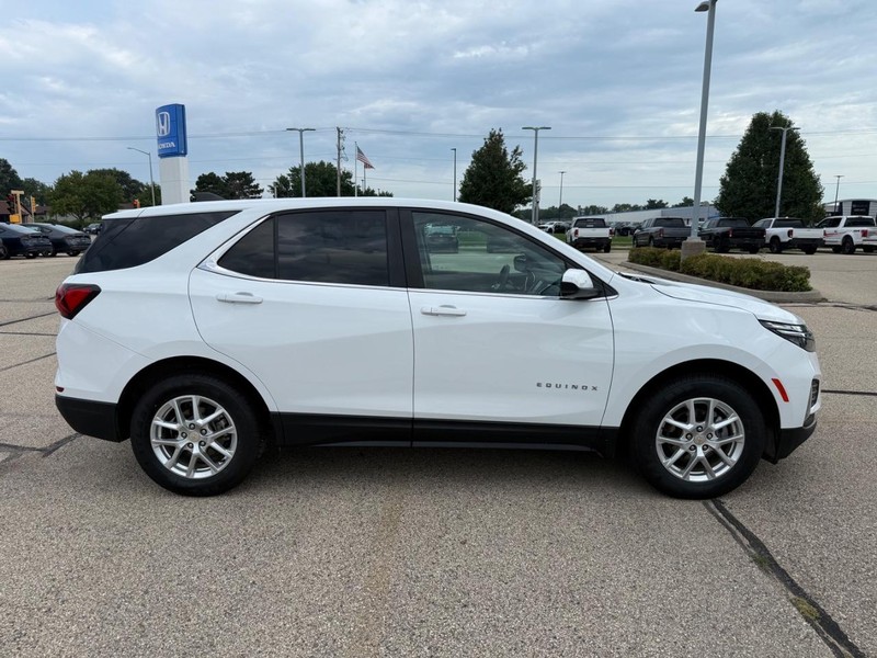 Chevrolet Equinox Vehicle Image 2