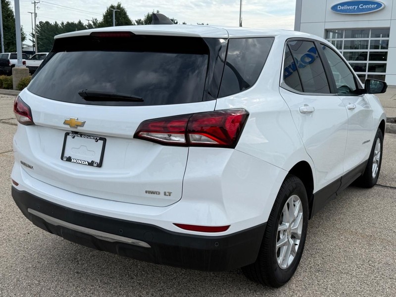 Chevrolet Equinox Vehicle Image 3
