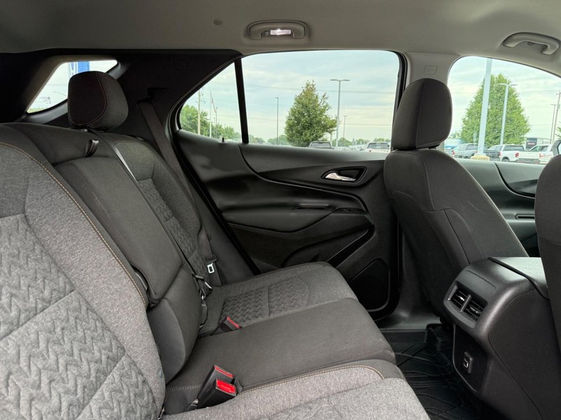 Chevrolet Equinox Vehicle Image 10