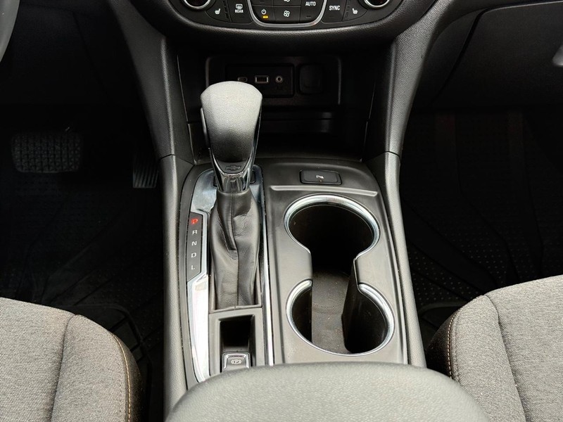 Chevrolet Equinox Vehicle Image 13
