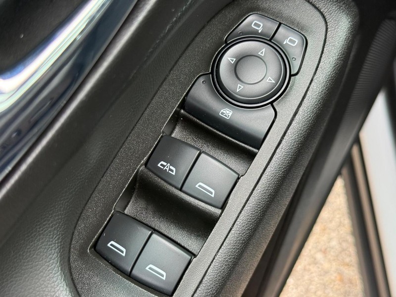 Chevrolet Equinox Vehicle Image 21