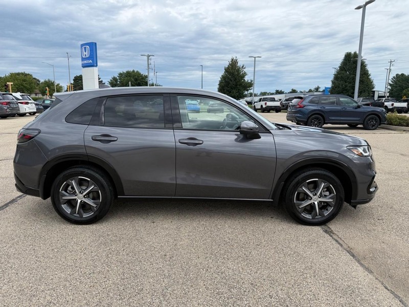 Honda HR-V Vehicle Full-screen Gallery Image 02