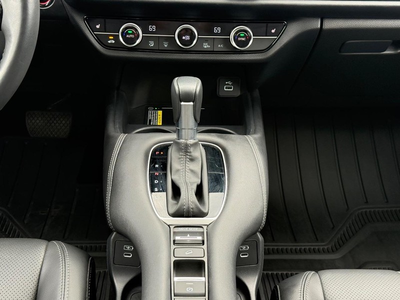 Honda HR-V Vehicle Full-screen Gallery Image 12