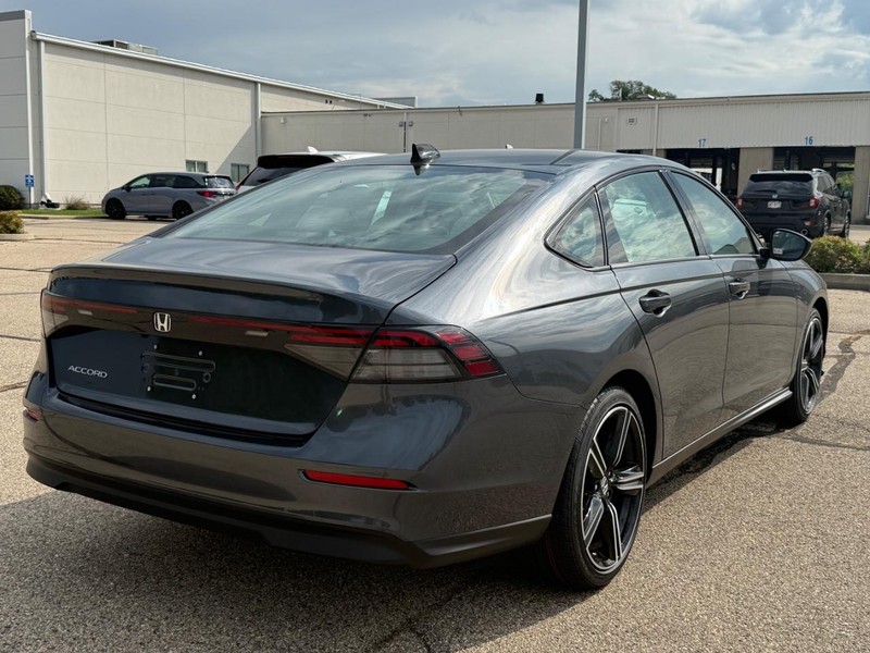 Honda Accord Sedan Vehicle Image 3