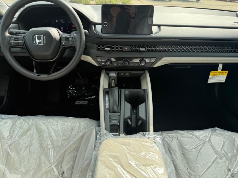 Honda Accord Sedan Vehicle Image 6