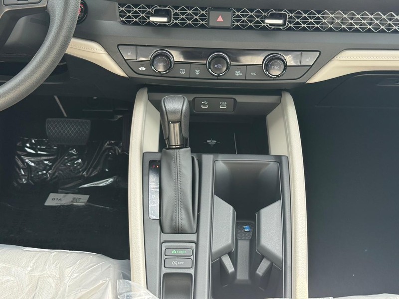 Honda Accord Sedan Vehicle Image 8