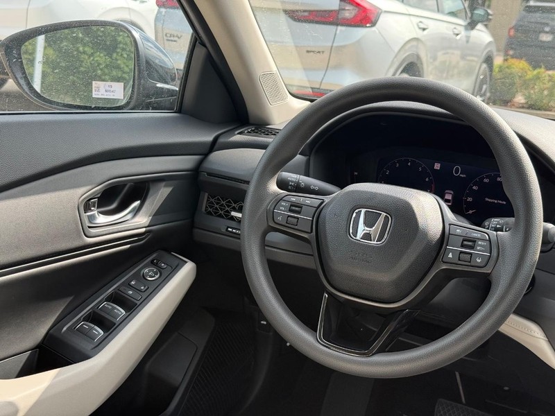 Honda Accord Sedan Vehicle Image 9