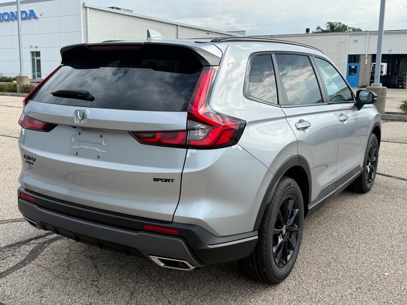 Honda CR-V Hybrid Vehicle Image 3