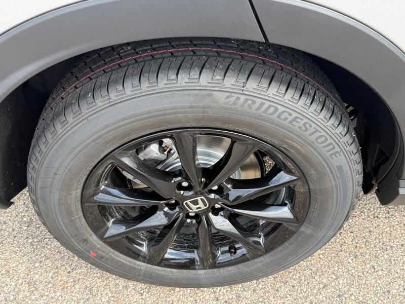 Honda CR-V Hybrid Vehicle Image 4