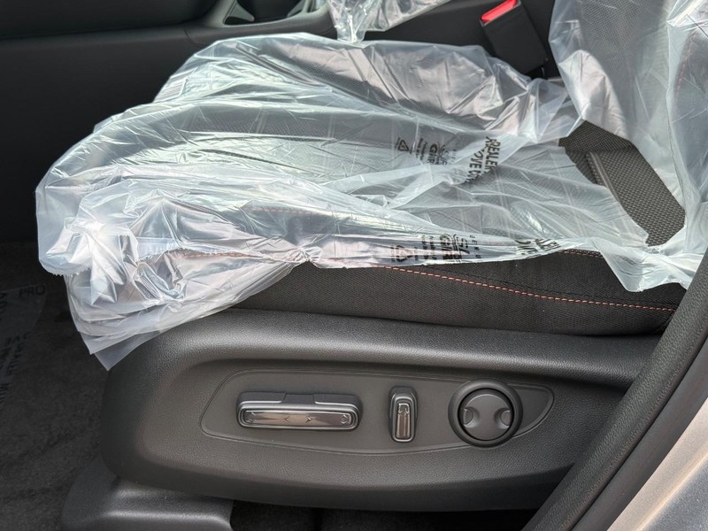 Honda CR-V Hybrid Vehicle Image 13