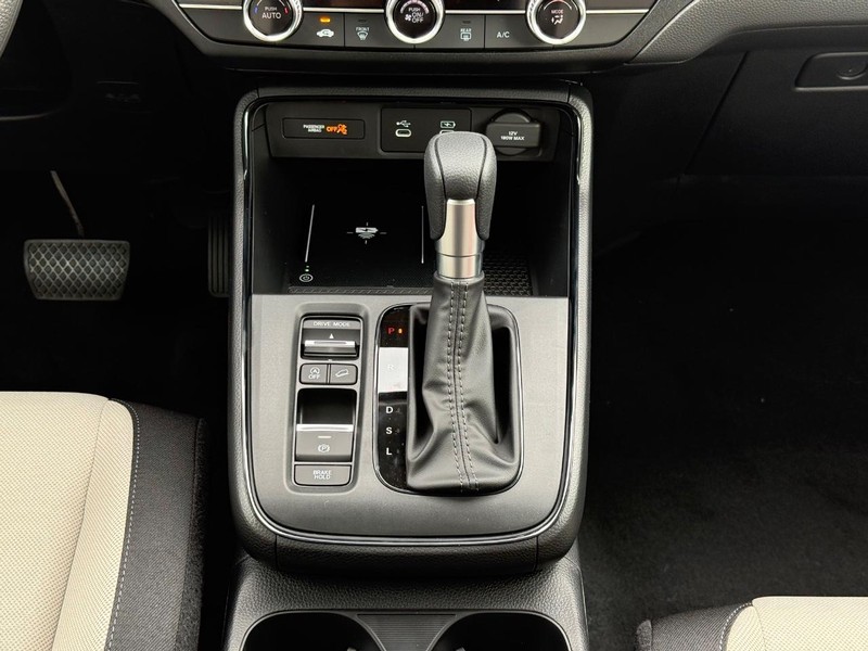 Honda CR-V Vehicle Image 8