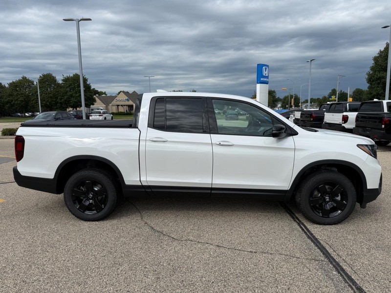 Honda Ridgeline Vehicle Image 2