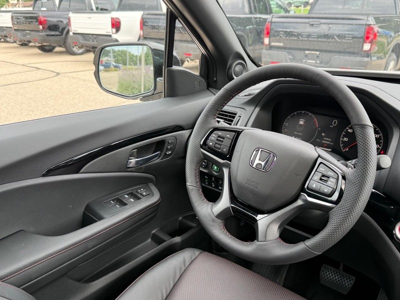Honda Ridgeline Vehicle Image 8