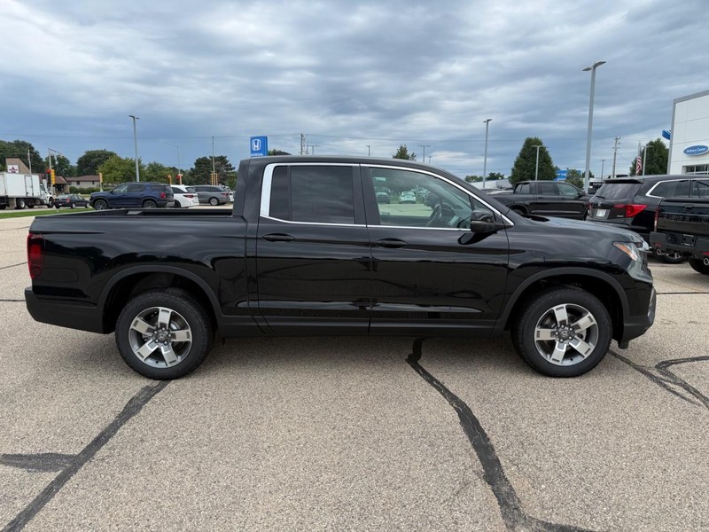 Honda Ridgeline Vehicle Image 2