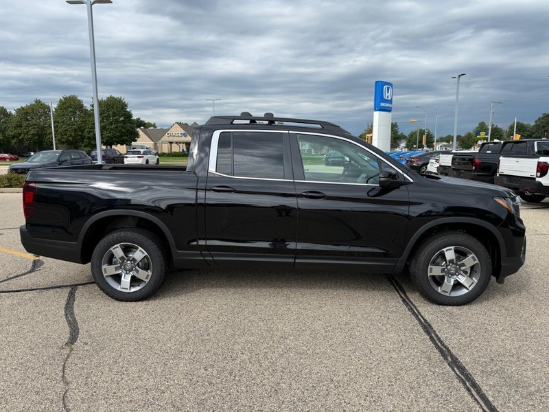 Honda Ridgeline Vehicle Image 2