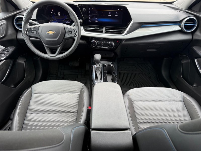 Chevrolet Trax Vehicle Image 11