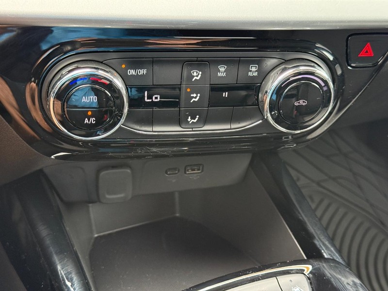 Chevrolet Trax Vehicle Image 18