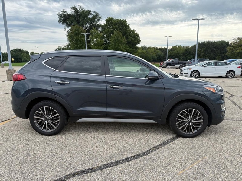 Hyundai Tucson Vehicle Image 2