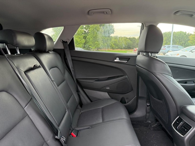 Hyundai Tucson Vehicle Image 9