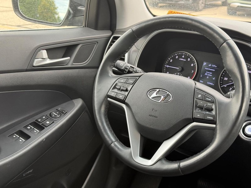 Hyundai Tucson Vehicle Image 12